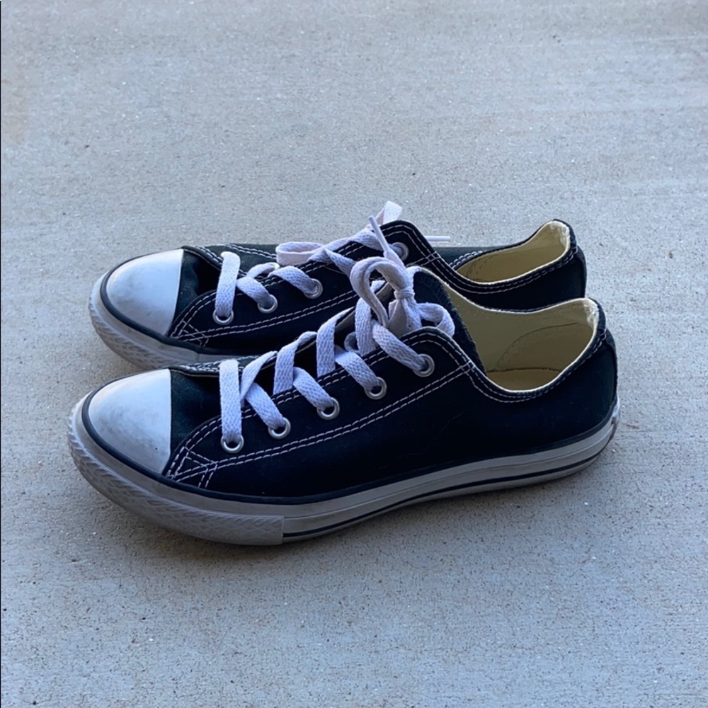 Black low top CONVERSE size 3 kids